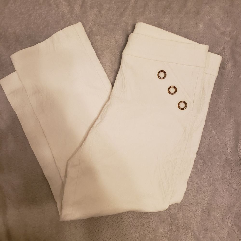 CACHE size 6 capris